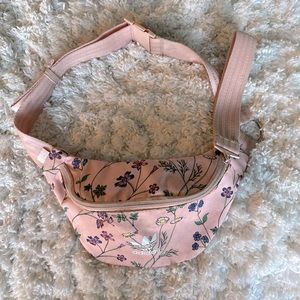 Adidas light pink fanny pack. Good condition.